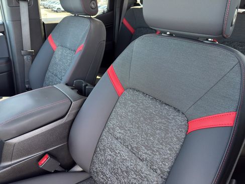 Used 2024 Chevrolet Colorado Z71 w/ Z71 Convenience Package 2 image 13