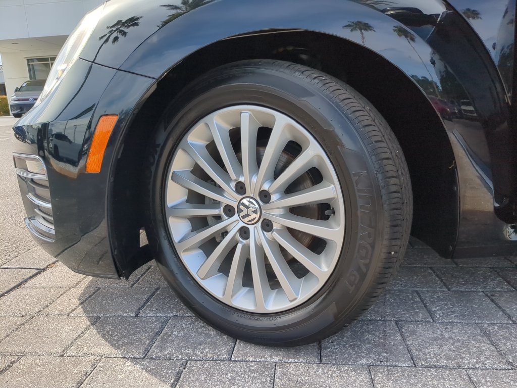 Used 2019 Volkswagen Beetle 2.0T SE FWD image 32
