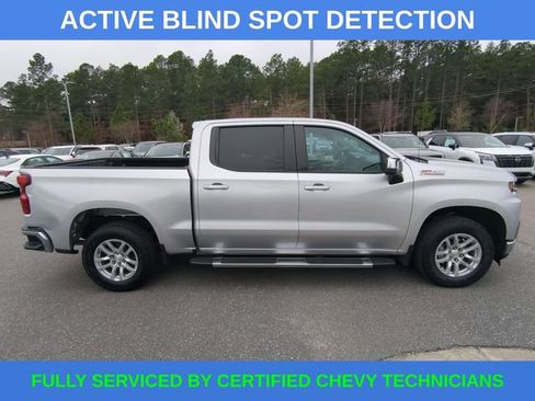 Used 2022 Chevrolet Silverado 1500 LT w/ Z71 Off-Road Package image 3