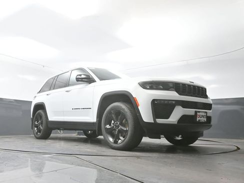 New 2026 Jeep Grand Cherokee Limited w/ Limited Altitude Package AWD/4WD image 38