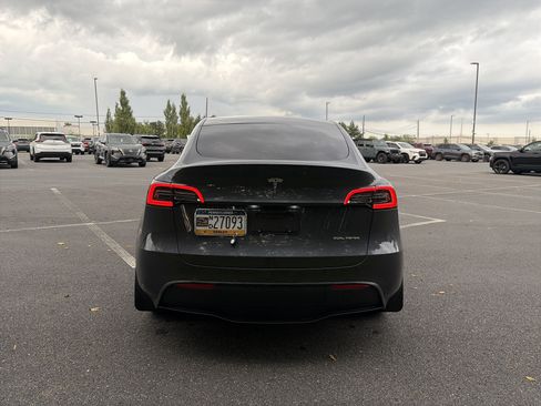 Used 2024 Tesla Model Y Long Range AWD/4WD image 6