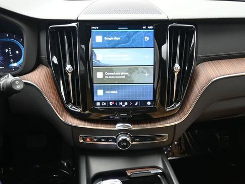 Used 2023 Volvo XC60 B5 Ultimate w/ Climate Package image 13