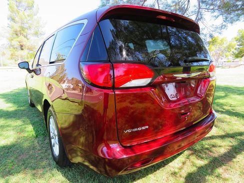 Used 2021 Chrysler Voyager LX image 5