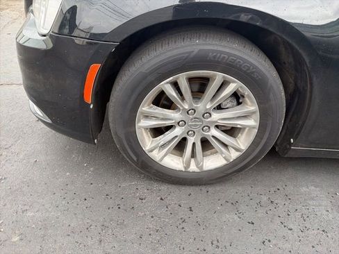 Used 2016 Chrysler 300 C RWD image 28