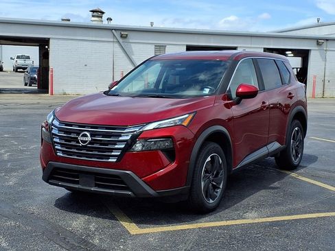 Used 2025 Nissan Rogue SV AWD/4WD image 2