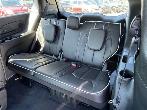 Used 2026 Chrysler Pacifica Limited FWD image 19