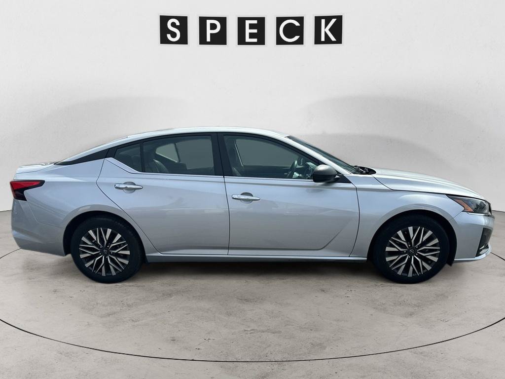 Used 2024 Nissan Altima 2.5 SV FWD image 6