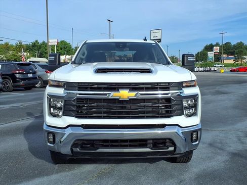 Used 2025 Chevrolet Silverado 2500 LT w/ Convenience Package AWD/4WD image 2