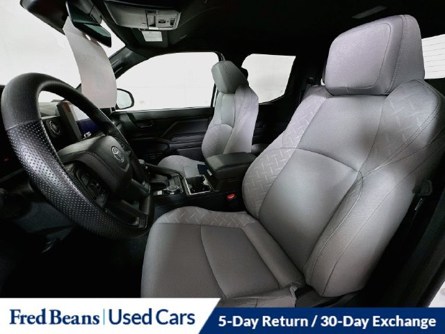 Used 2025 Toyota Tacoma SR5 AWD/4WD image 28