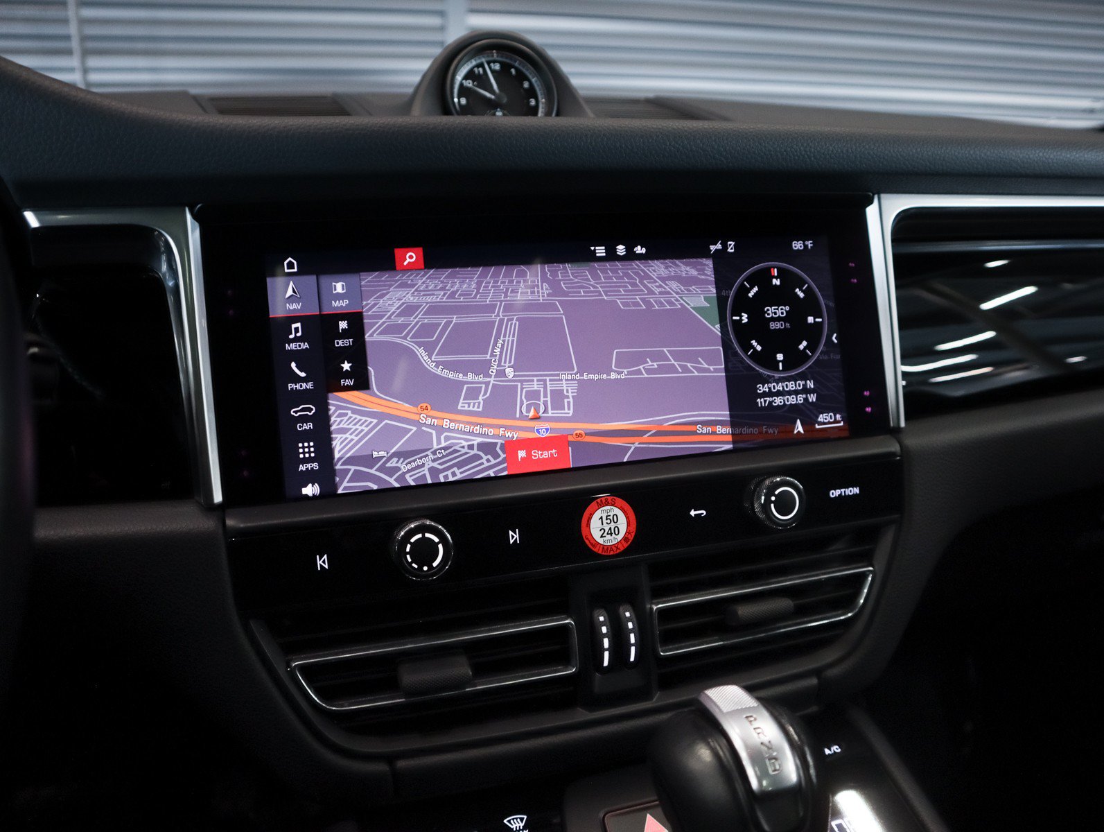 Certified 2023 Porsche Macan AWD/4WD image 22