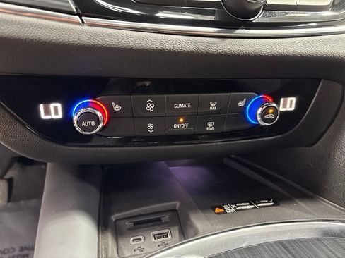 Used 2023 Buick Enclave Essence AWD/4WD image 23