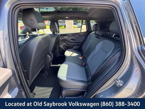 Certified 2025 Volkswagen Tiguan SE R-Line AWD/4WD image 9