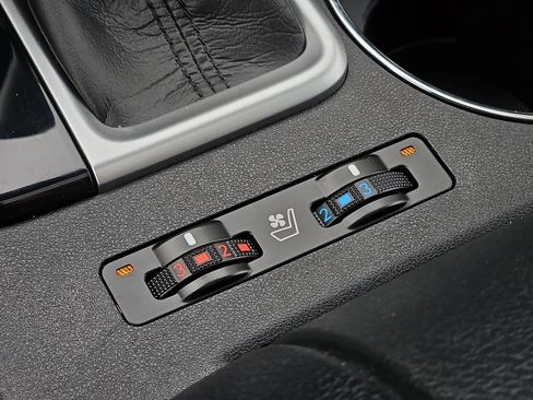 Used 2019 Toyota Highlander Limited image 26