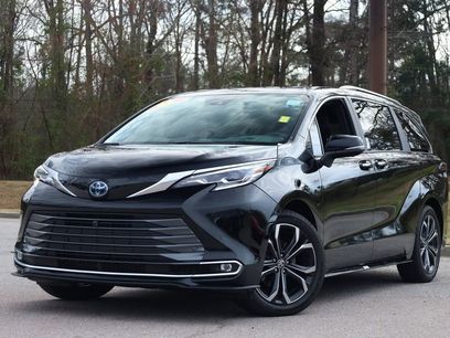 Used 2025 Toyota Sienna Platinum