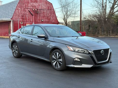 Used 2021 Nissan Altima 2.5 SV image 2