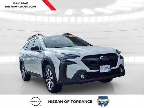 Used 2025 Subaru Outback Premium AWD/4WD image 1