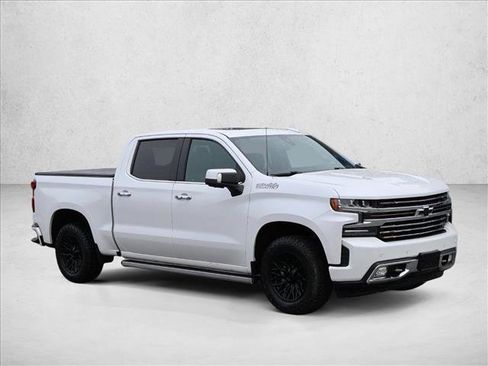 Used 2019 Chevrolet Silverado 1500 High Country w/ Technology Package AWD/4WD image 3
