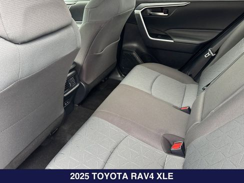 Used 2025 Toyota RAV4 XLE AWD/4WD image 13