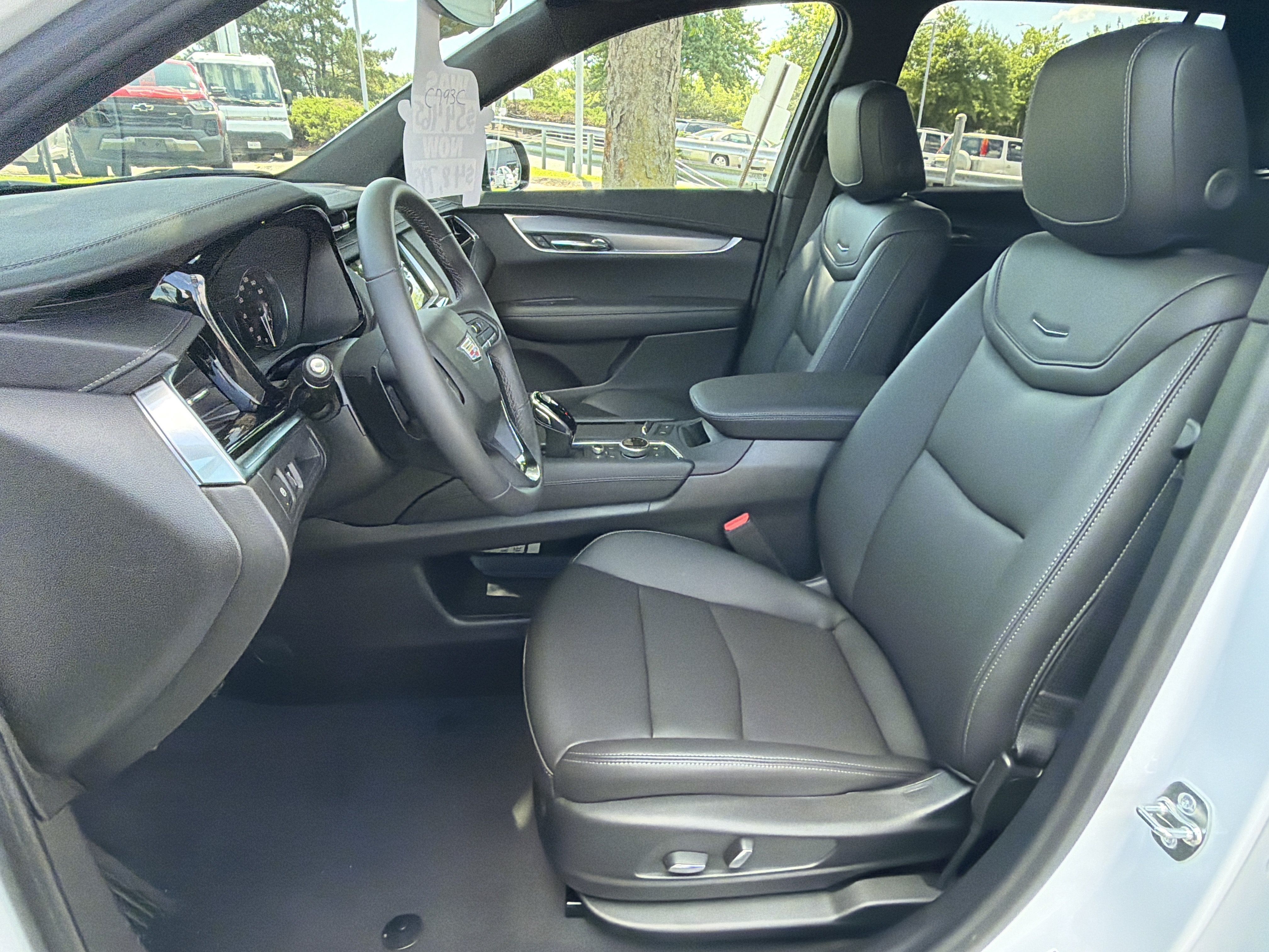 Used 2025 Cadillac XT6 Luxury AWD/4WD image 25