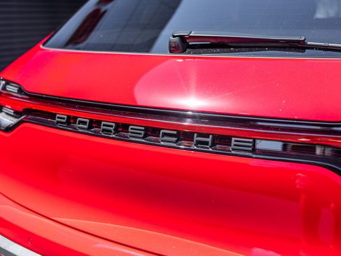 Certified 2026 Porsche Macan AWD/4WD image 24