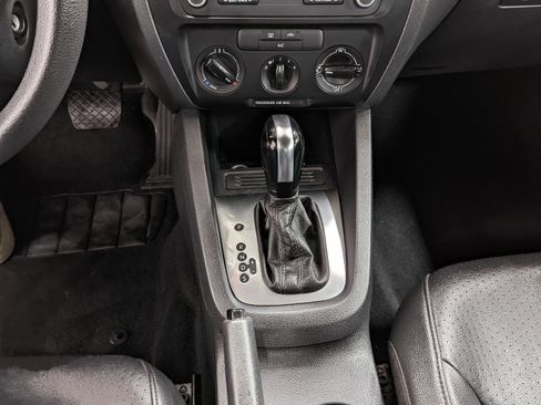 Used 2014 Volkswagen Jetta SE image 4