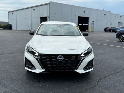 New 2025 Nissan Altima 2.5 SR image 2