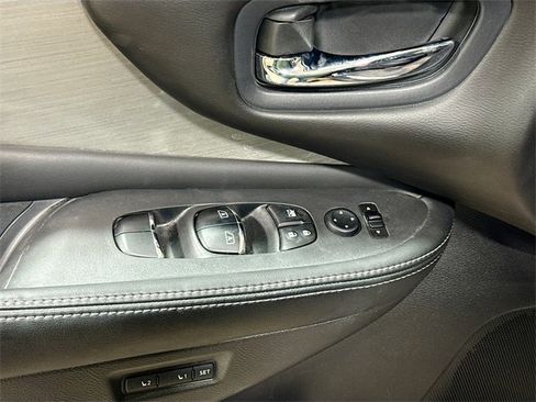 Used 2016 Nissan Murano Platinum w/ Platinum Technology Package image 17