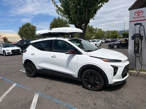 Used 2023 Chevrolet Bolt EUV LT w/ Convenience Package FWD image 2