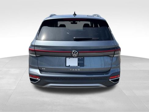New 2026 Volkswagen Taos SE FWD image 6