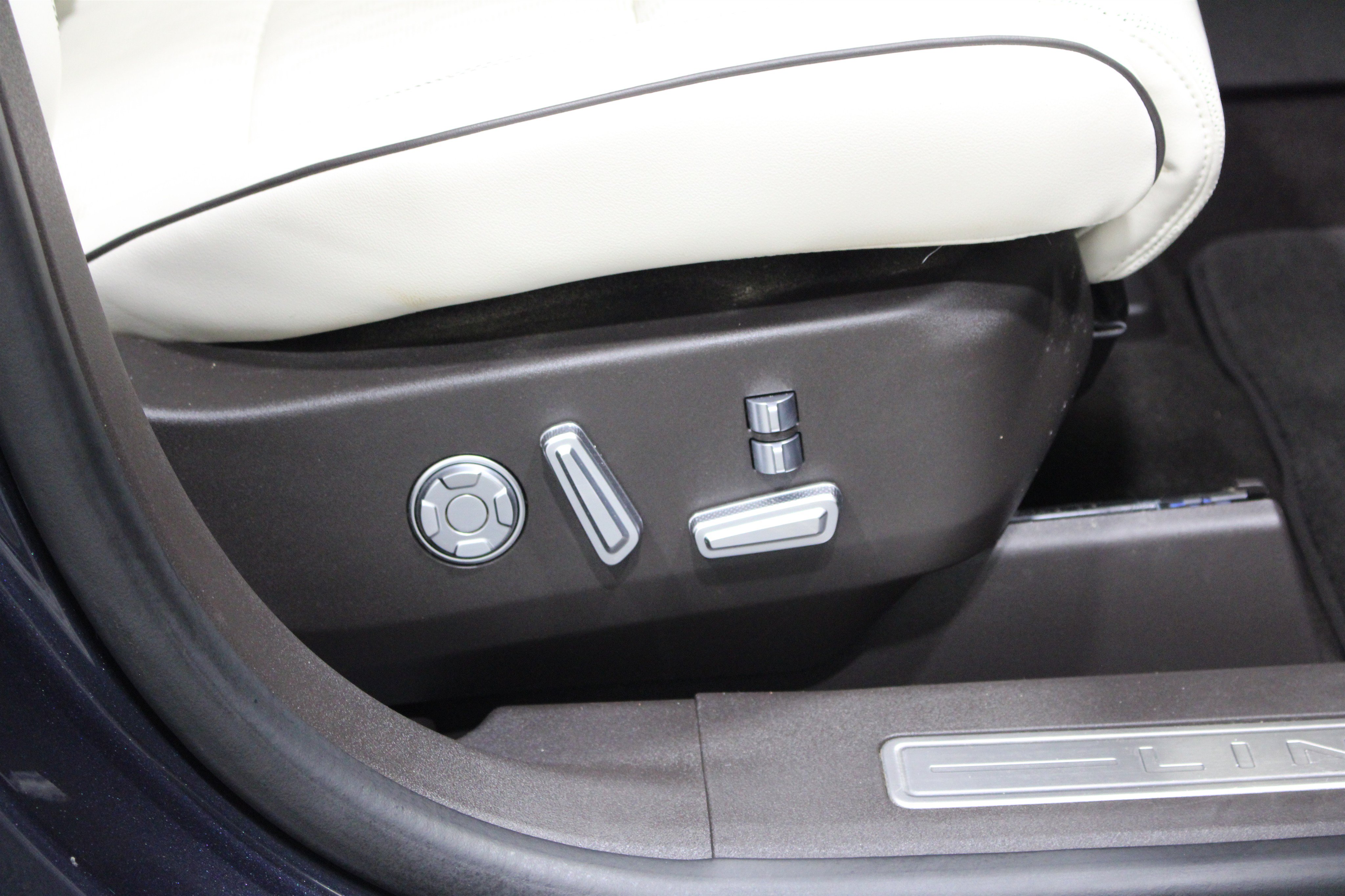 Used 2024 Lincoln Nautilus Black Label AWD/4WD image 31