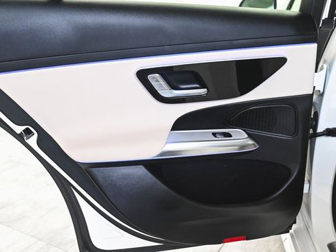 Used 2025 Mercedes-Benz E 350 4MATIC Sedan image 11