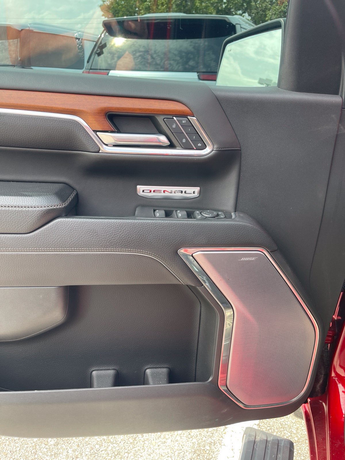 Used 2022 GMC Sierra 1500 Denali AWD/4WD image 17