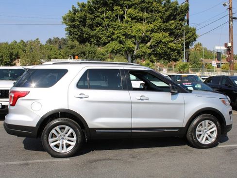 Used 2018 Ford Explorer XLT w/ Equipment Group 201A image 7