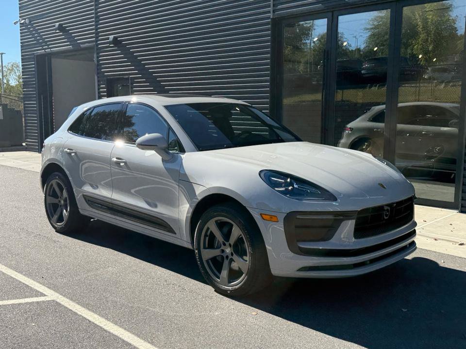 Certified 2026 Porsche Macan Turbo AWD/4WD image 9