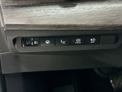 Used 2024 Nissan Ariya AWD image 17
