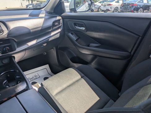 Used 2024 Nissan Rogue SV FWD image 16