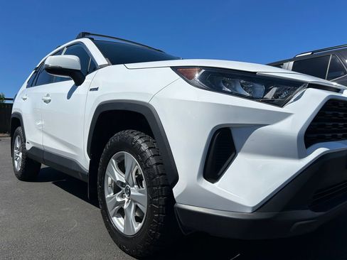 Used 2021 Toyota RAV4 LE w/ Carpet Mat Package (TMS) AWD/4WD image 33