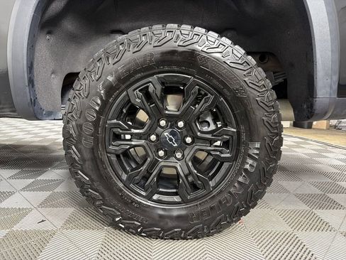 Used 2023 Chevrolet Silverado 1500 ZR2 w/ Technology Package image 18