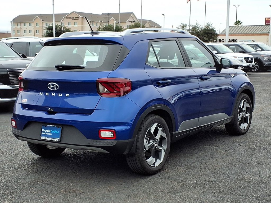 Used 2025 Hyundai Venue Limited FWD image 5
