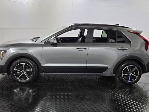 Used 2023 Kia Niro EX image 4