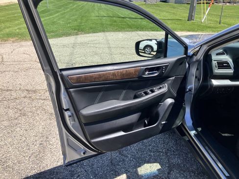 Used 2018 Subaru Outback 2.5i Limited AWD/4WD image 12