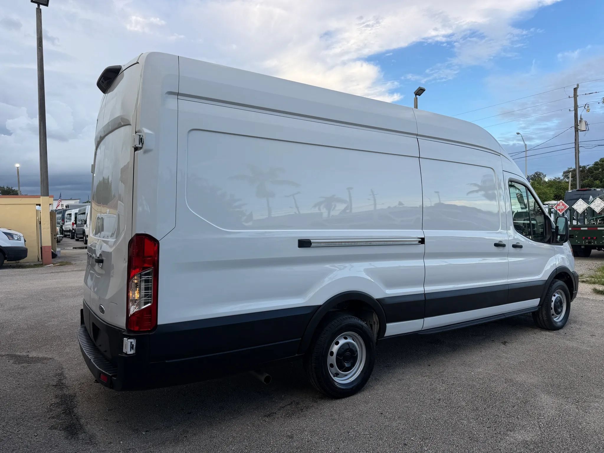 Used 2023 Ford Transit 250 148 High Roof Extended w/ Load Area Protection Package RWD image 6