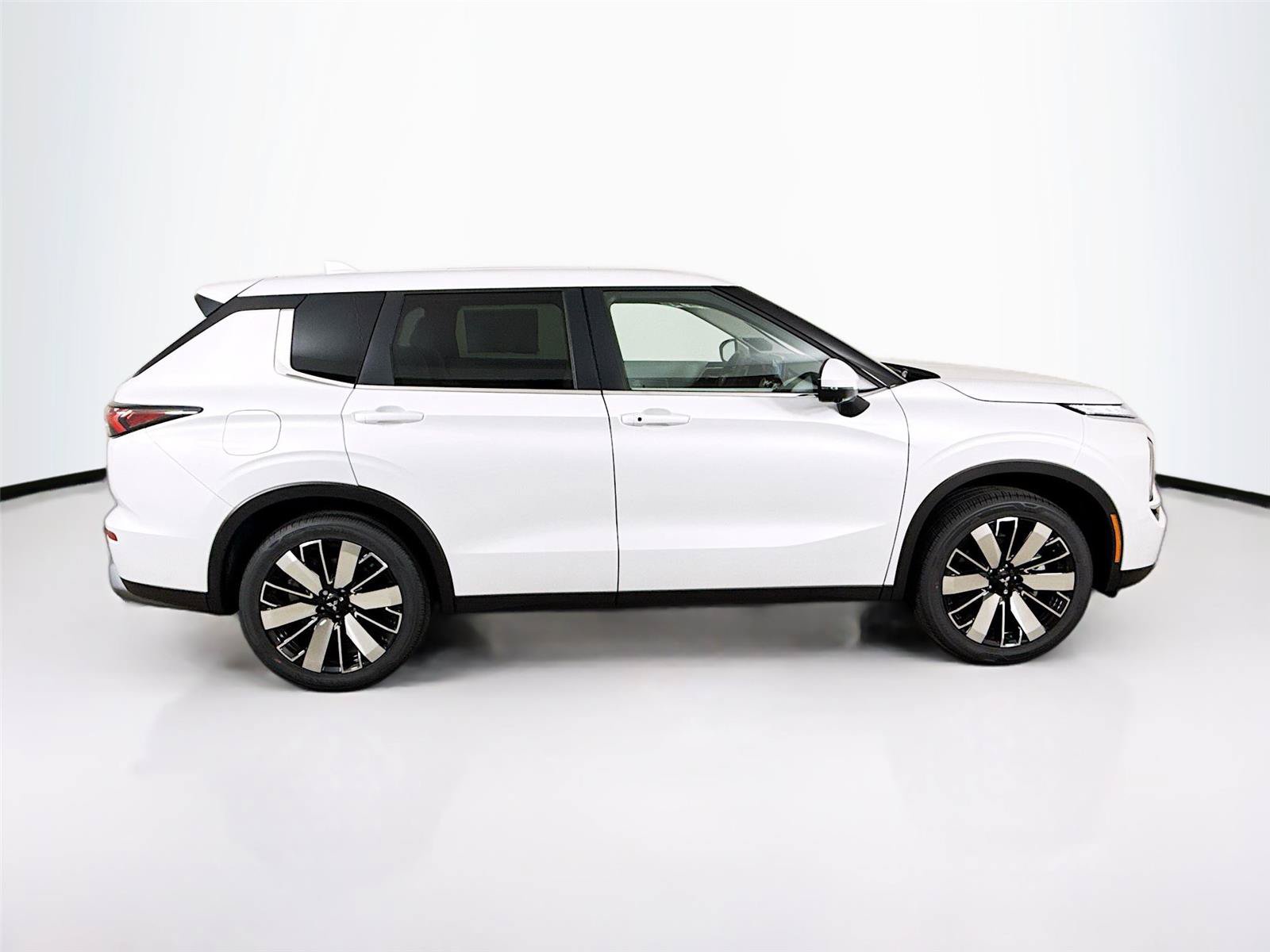 New 2026 Mitsubishi Outlander SE FWD image 8