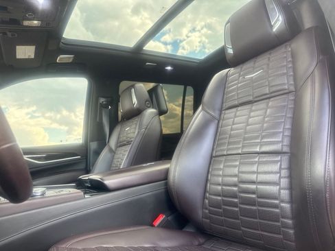 Used 2023 Cadillac Escalade ESV Premium Luxury Platinum AWD/4WD image 44