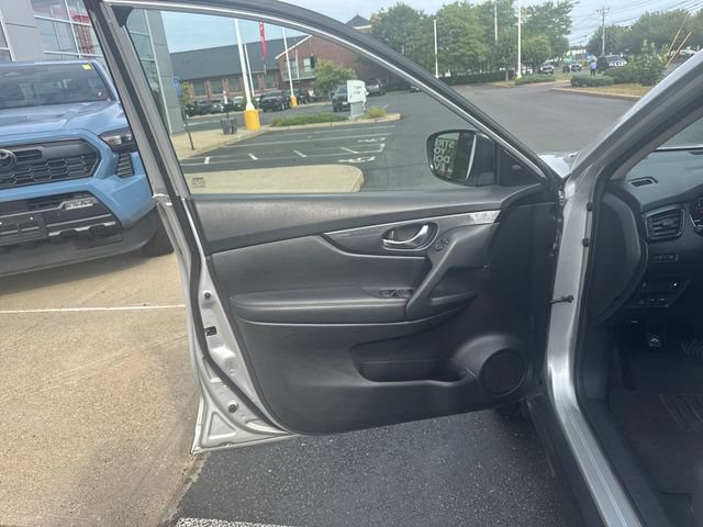 Used 2018 Nissan Rogue S AWD/4WD image 12