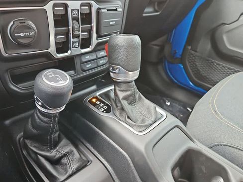New 2025 Jeep Gladiator Sport AWD/4WD image 36