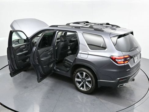 Used 2025 Honda Pilot Elite image 39