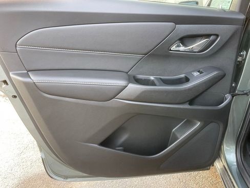 Used 2023 Chevrolet Traverse LT image 23