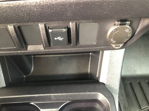 Certified 2022 Toyota Tacoma SR image 18