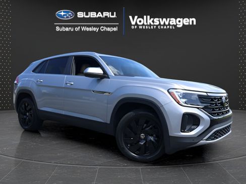 Certified 2024 Volkswagen Atlas Cross Sport SE FWD image 1